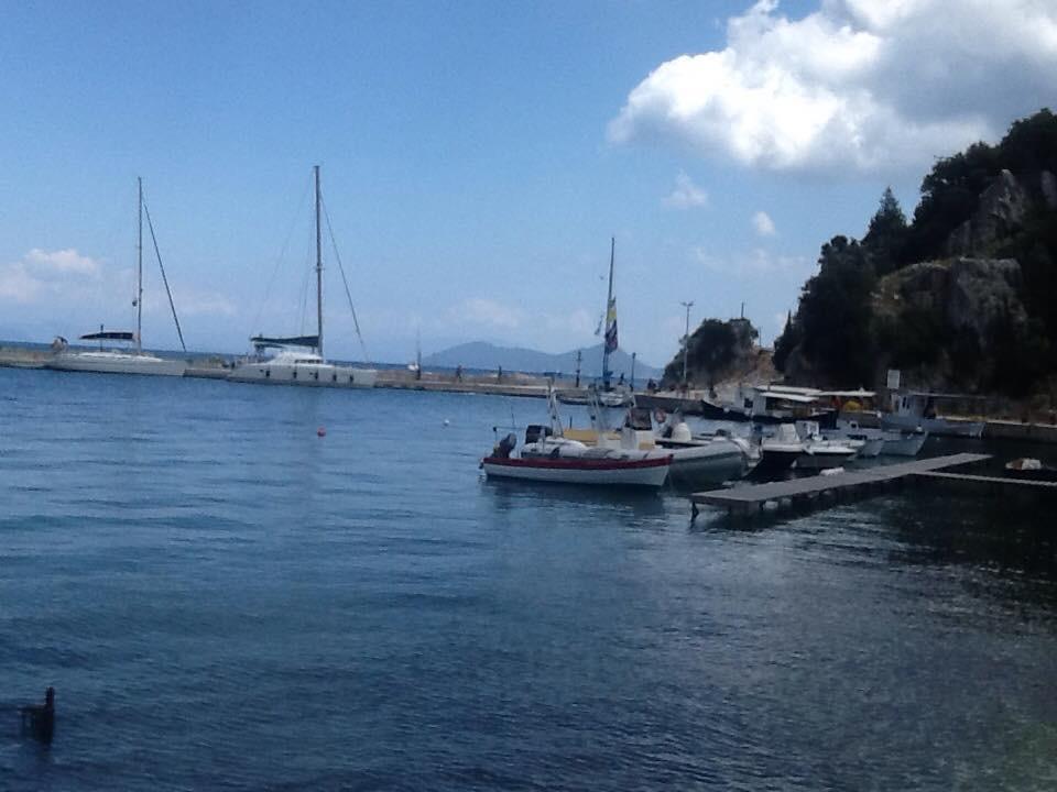 Hotel Nostos Frikes Bagian luar foto